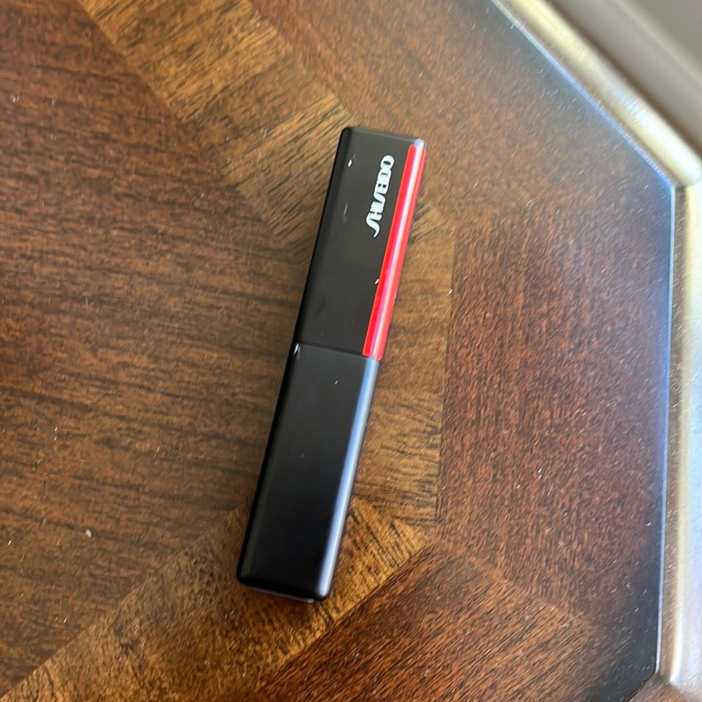 Shiseido lipstick 222 Ginza red new